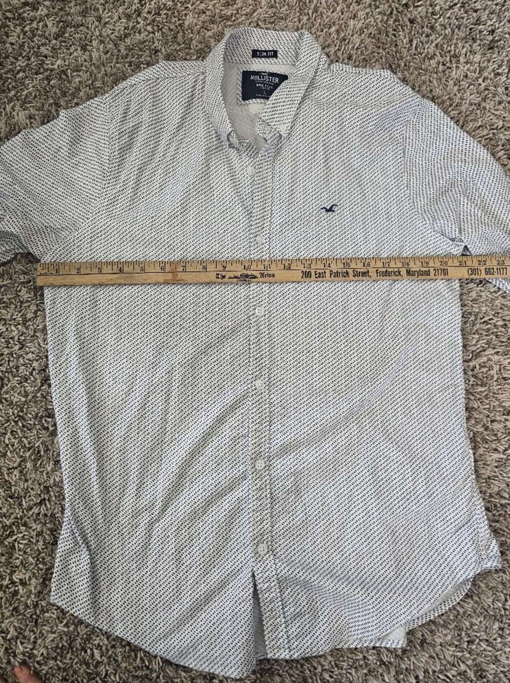 Hollister Men's Navy and White Diagonal Striped Button-Up Shirt - Picture 5 of 7